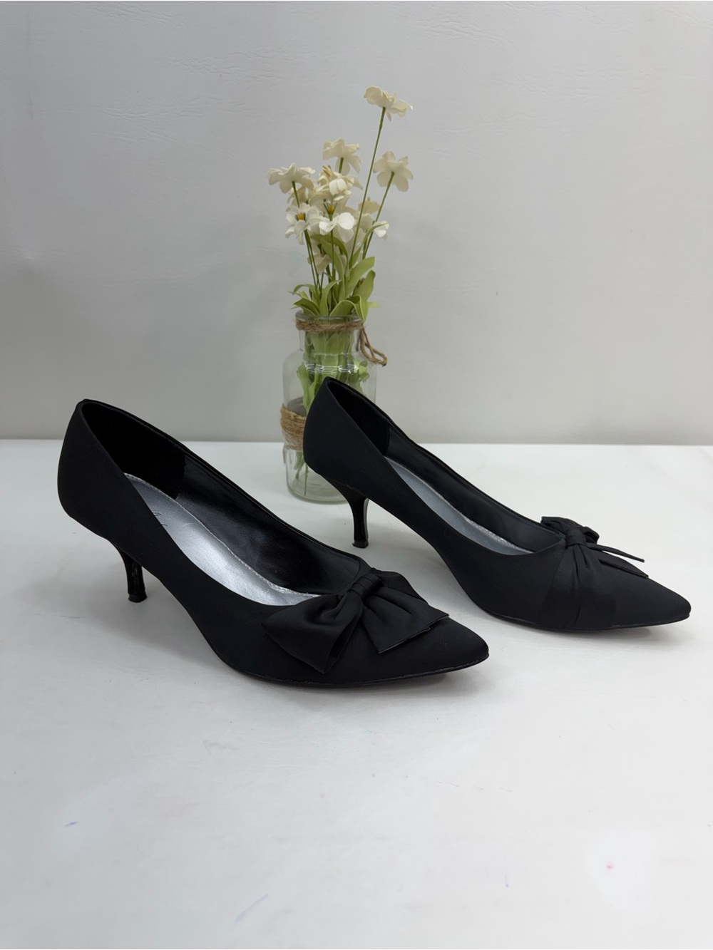 Jacqueline Ferrar pumps